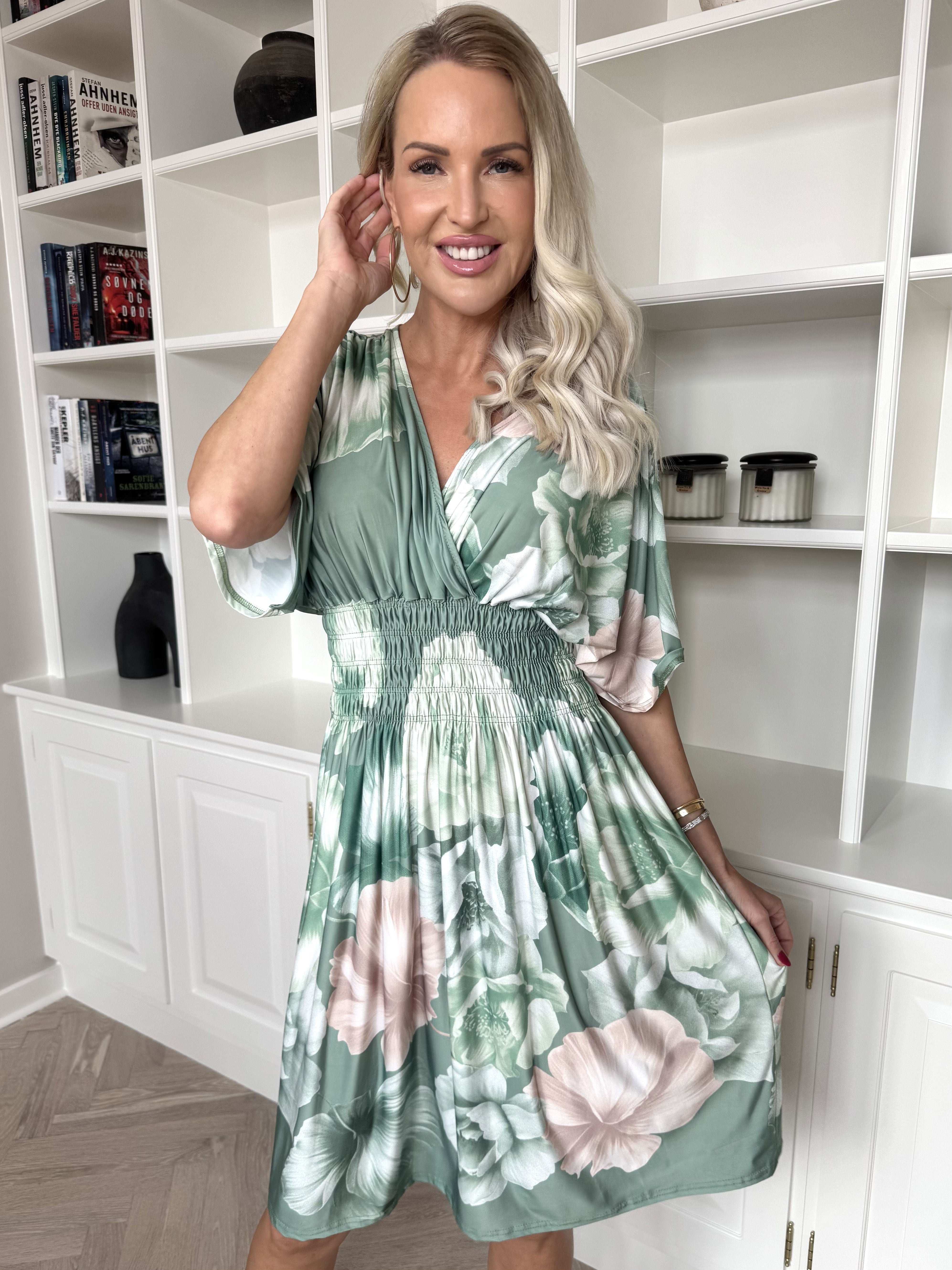 Pams Peony Short - Kort klänning med resår och blommigt tryck